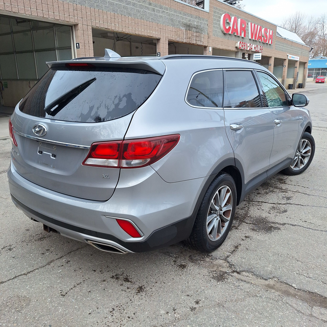 2018 Hyundai Santa Fe XL 7 seats 3.3l 6cyl, drives and feels ver - Photo 5