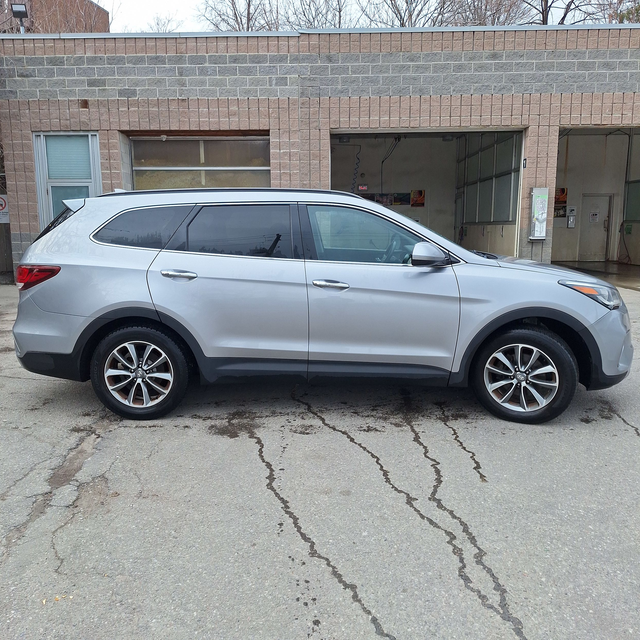 2018 Hyundai Santa Fe XL 7 seats 3.3l 6cyl, drives and feels ver - Photo 6