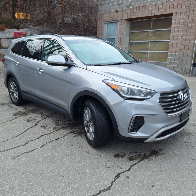 2018 Hyundai Santa Fe XL 7 seats 3.3l 6cyl, drives and feels ver - Photo 7