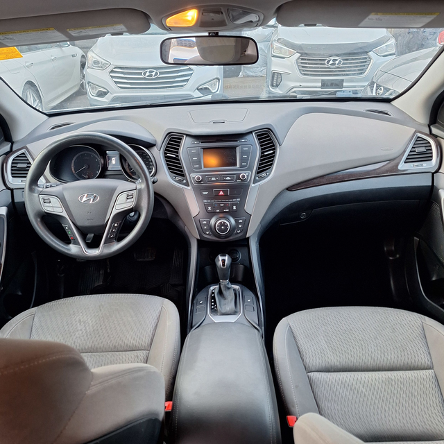 2018 Hyundai Santa Fe XL 7 seats 3.3l 6cyl, drives and feels ver - Photo 9