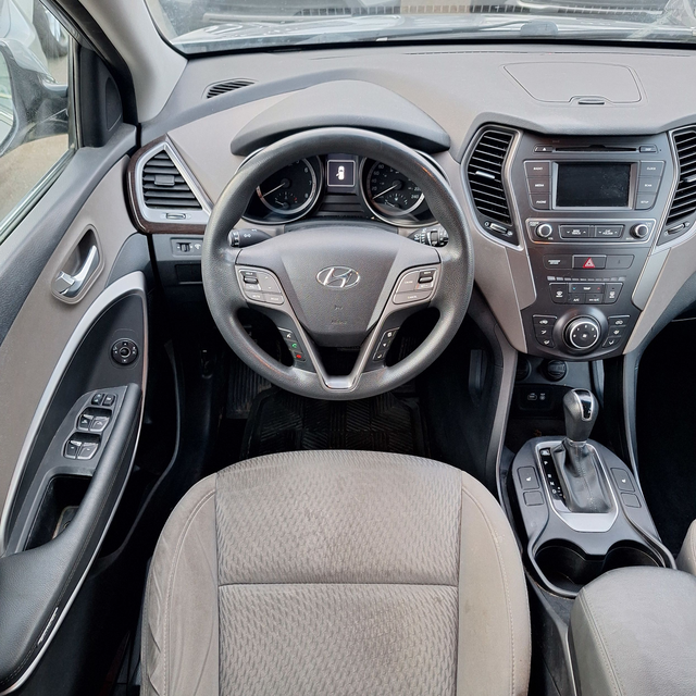 2018 Hyundai Santa Fe XL 7 seats 3.3l 6cyl, drives and feels ver - Photo 10