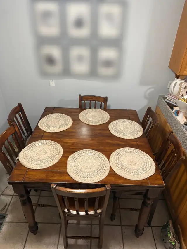 Kitchen table and chairs - Photo 2