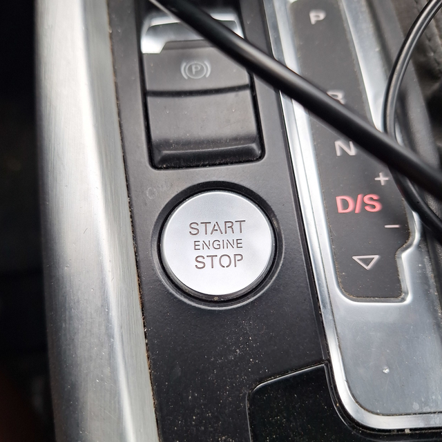 2014 Audi Q5 3.0L Technik loaded and very well maintained! - Photo 17