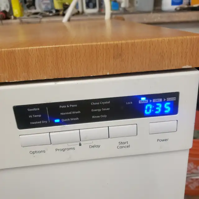 Countertop G.E.  Dishwasher Clean White, Free Delivery - Photo 3