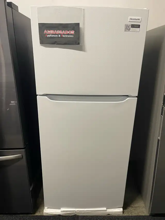 NEW 30" Frigidaire Top Freezer Fridge (18 Cu.Ft) - Photo 2
