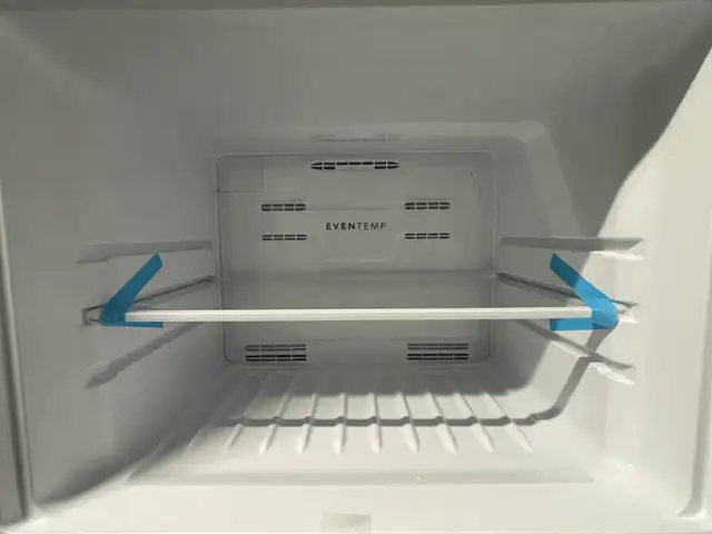 NEW 30" Frigidaire Top Freezer Fridge (18 Cu.Ft) - Photo 6