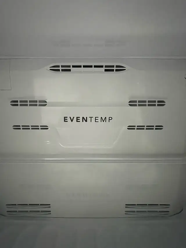 NEW 30" Frigidaire Top Freezer Fridge (18 Cu.Ft) - Photo 7