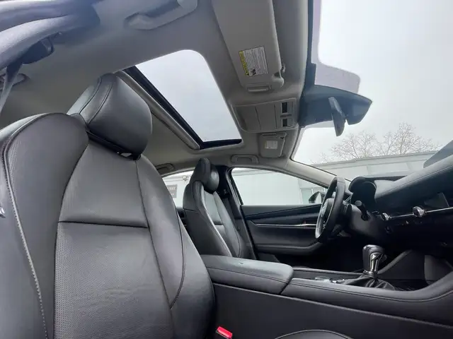 2019 Mazda Mazda3 GT Auto /NAVIGATION/B.CAM/LEATHER/SUNROOF - Photo 11