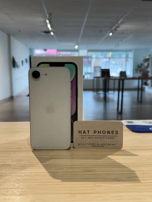 iPhone 16 e 100% Battery- HAT PHONES