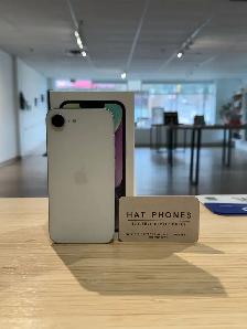 iPhone 16 e 100% Battery- HAT PHONES