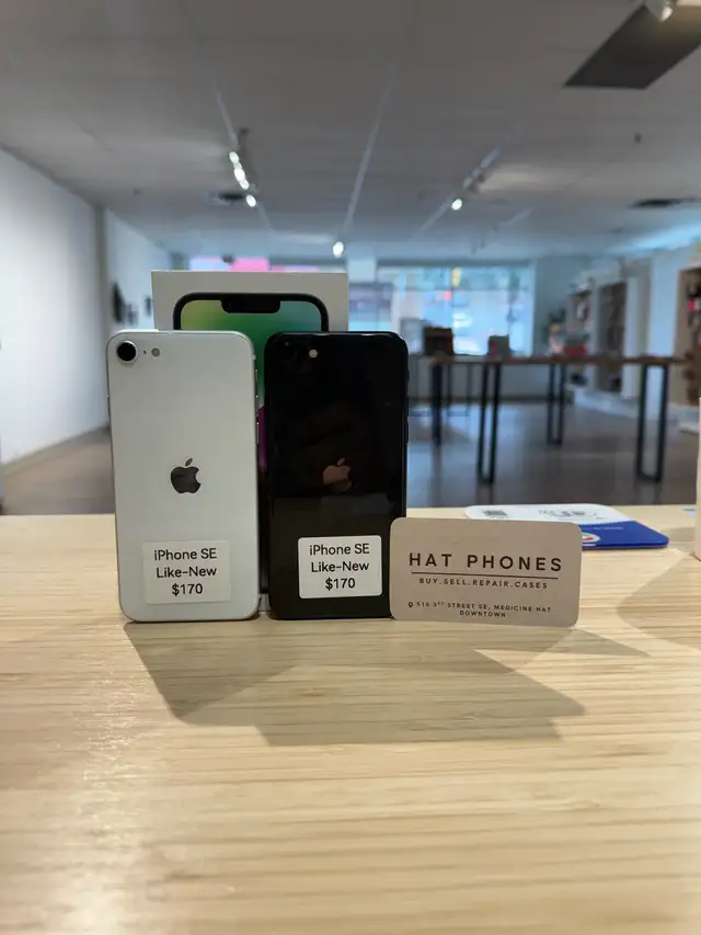 iPhone SE 2 - HAT PHONES
