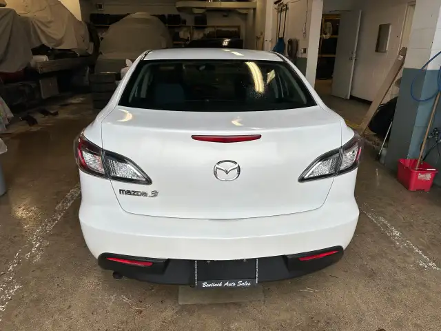 2011 Mazda Mazda3 - Photo 2