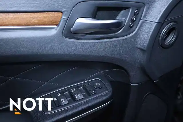 2015 CHRYSLER 300C PLATINUM - Photo 11