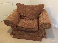 vintage lounge chair- I have lots of furniture out here