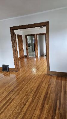 Premium Location-2 Bedroom near University of Windsor - Photo 2