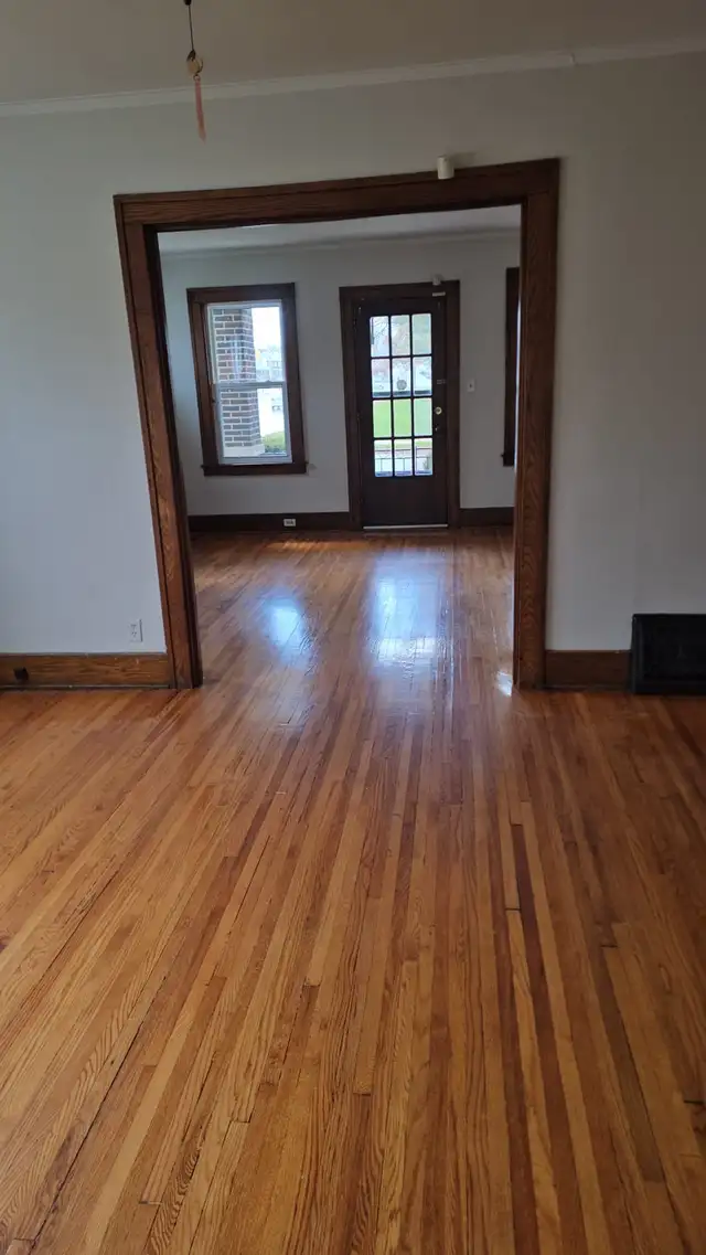 Premium Location-2 Bedroom near University of Windsor - Photo 3