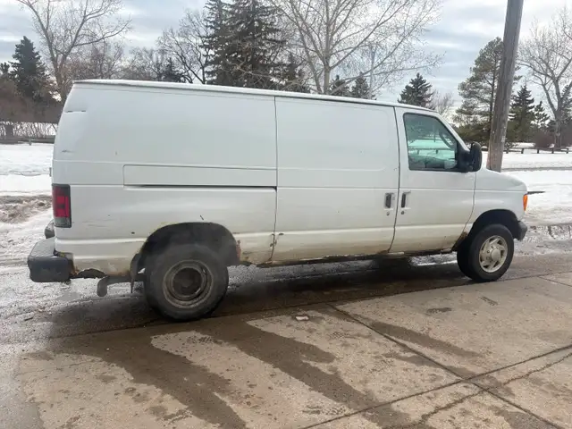 Ford Van E-250 - Photo 3
