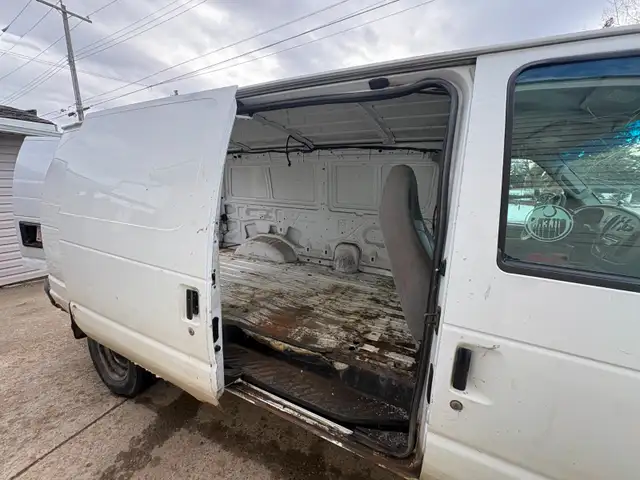 Ford Van E-250 - Photo 5