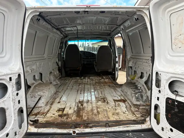 Ford Van E-250 - Photo 6