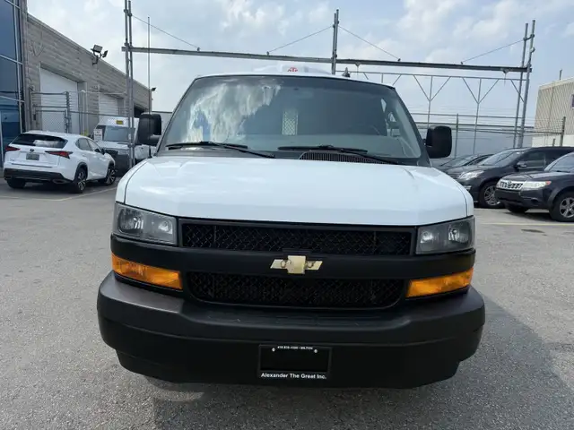 2020 Chevrolet Express - Photo 3