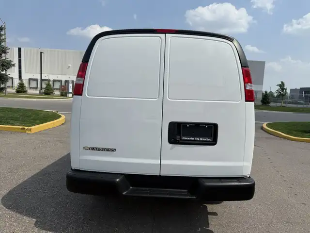 2020 Chevrolet Express - Photo 5