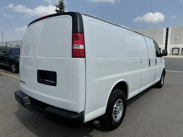 2020 Chevrolet Express - Photo 7