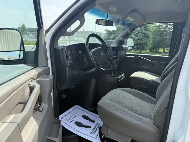 2020 Chevrolet Express - Photo 10