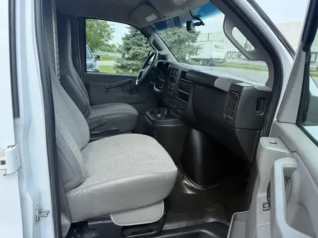 2020 Chevrolet Express - Photo 11