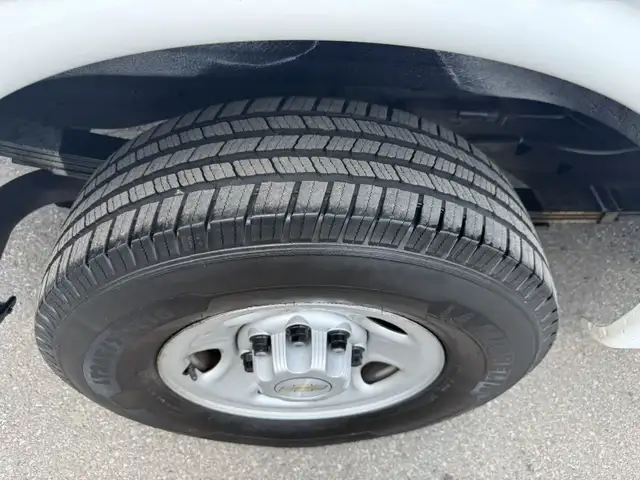 2020 Chevrolet Express - Photo 17