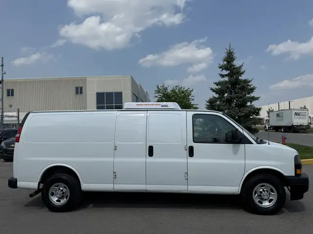 2020 Chevrolet Express - Photo 19