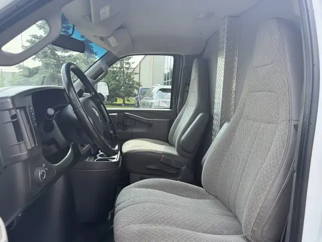 2020 Chevrolet Express - Photo 21