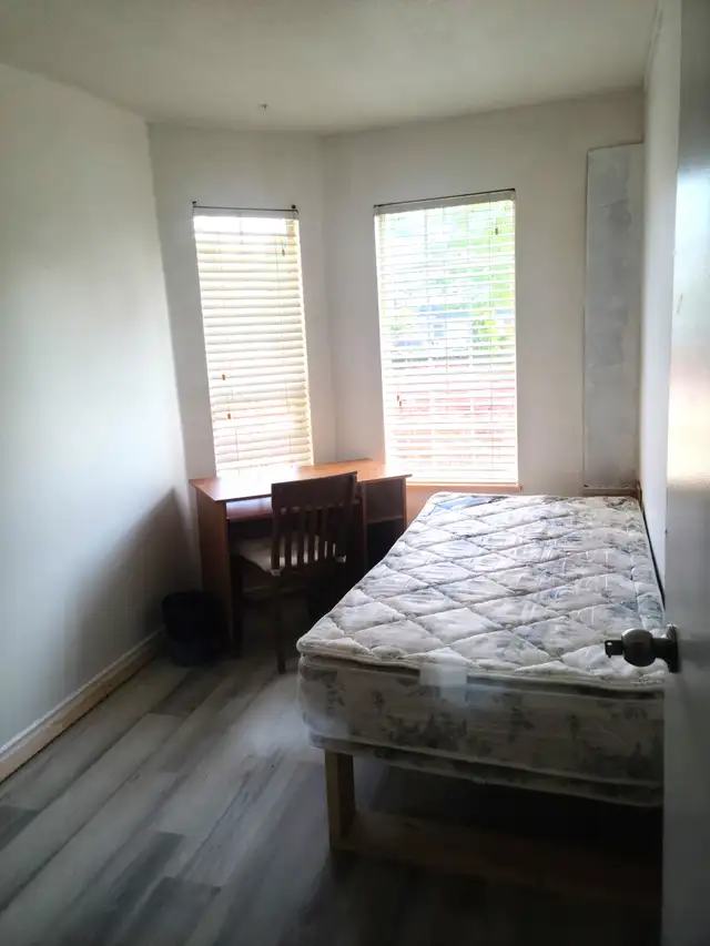 Beautiful place near public transit - Photo 2