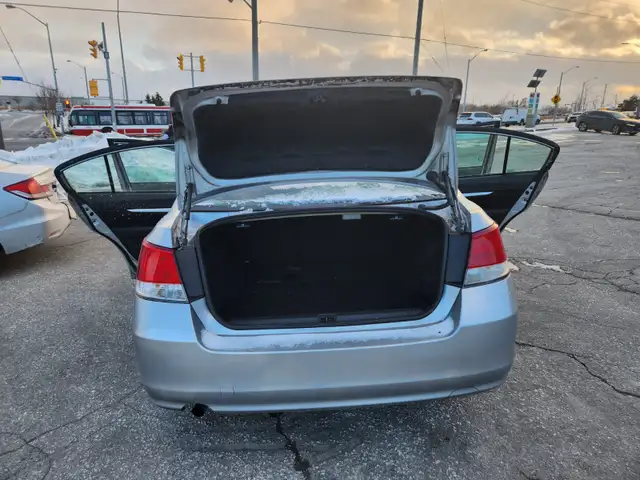 2012 SUBARU LEGACY 2.5I - Photo 17