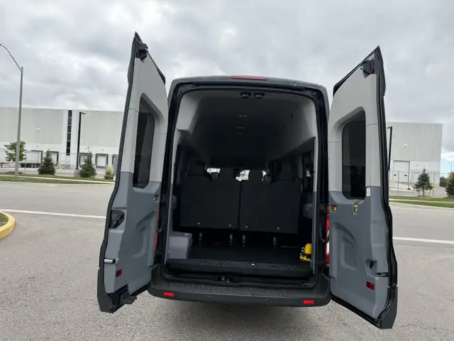 2015 Ford Transit Wagon T350HD XLT 15 Passenger - Photo 10