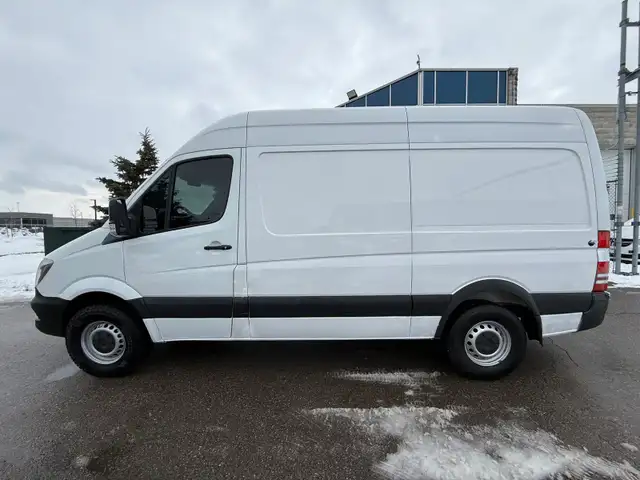 2014 Mercedes-Benz Sprinter 144WB - HIGH ROOF - Photo 2