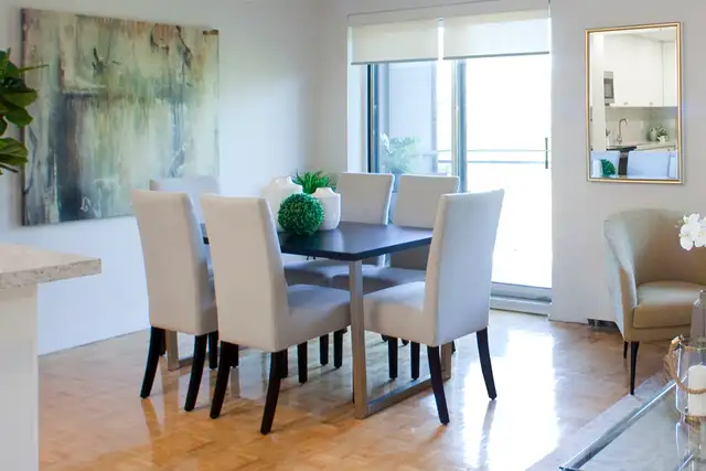Premium 2-bedroom Apt Rental in the Heart of Downtown Oakville - Photo 4
