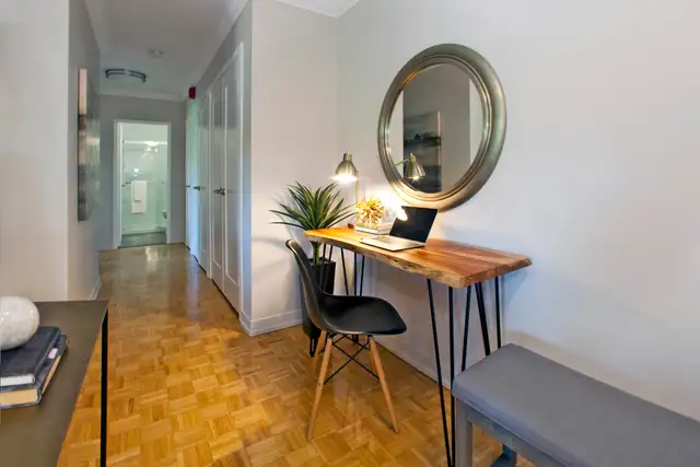 Premium 2-bedroom Apt Rental in the Heart of Downtown Oakville - Photo 5