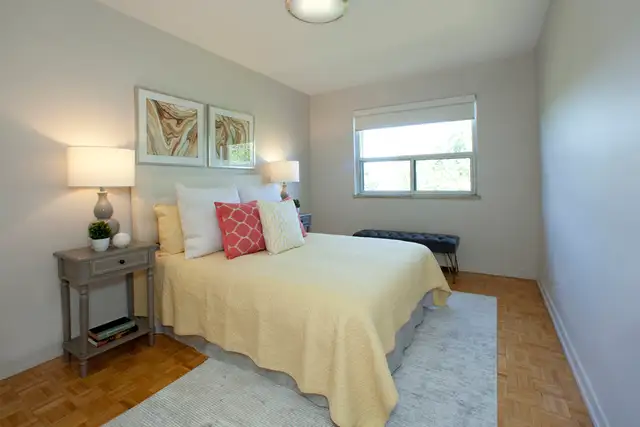 Premium 2-bedroom Apt Rental in the Heart of Downtown Oakville - Photo 7