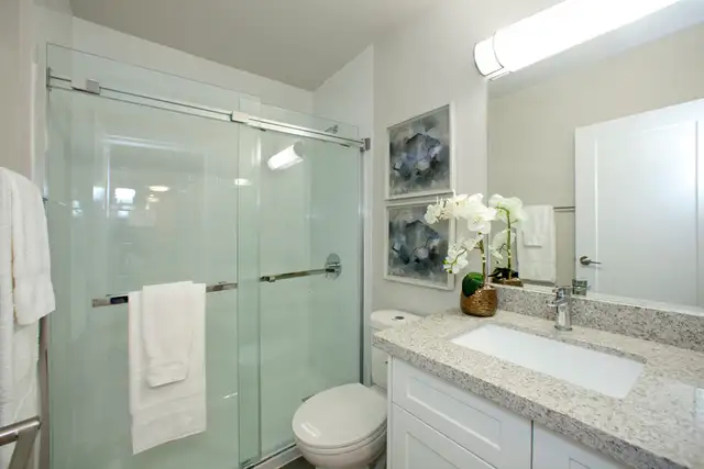 Premium 2-bedroom Apt Rental in the Heart of Downtown Oakville - Photo 8
