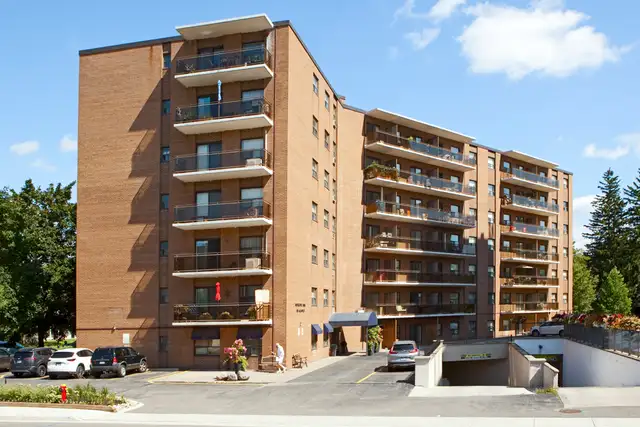 Premium 2-bedroom Apt Rental in the Heart of Downtown Oakville - Photo 9