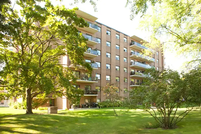 Premium 2-bedroom Apt Rental in the Heart of Downtown Oakville - Photo 11