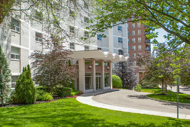 2-Bedroom Penthouse Apt. for Rent in the Heart of Oakville! - Photo 18