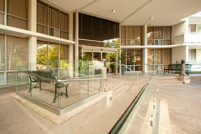 Premium, Waterfront 1-Bedroom   Den for Rent in Burlington! - Photo 2