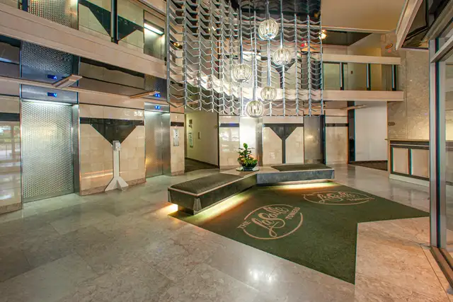 Premium, Waterfront 1-Bedroom   Den for Rent in Burlington! - Photo 3