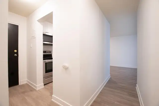 3 Bedroom Apartment for Rent - 1549-1566 Trossacks Avenue - Photo 6
