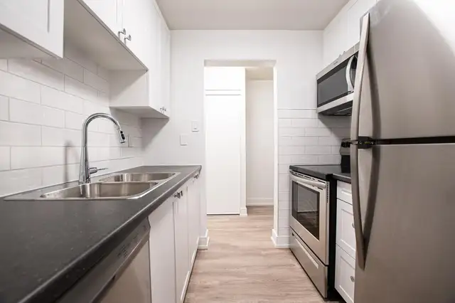 3 Bedroom Apartment for Rent - 1549-1566 Trossacks Avenue - Photo 13