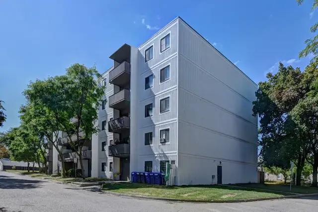 3 Bedroom Apartment for Rent - 1549-1566 Trossacks Avenue - Photo 17