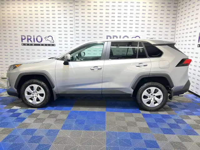 2025 Toyota RAV4 - Photo 2