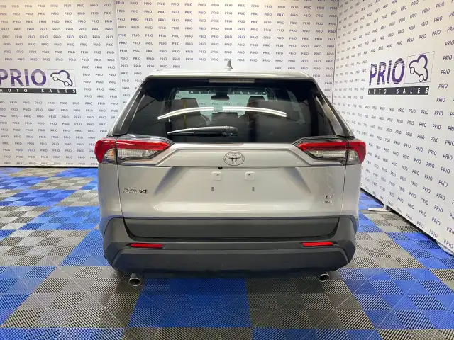 2025 Toyota RAV4 - Photo 4