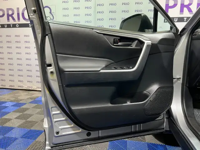 2025 Toyota RAV4 - Photo 8